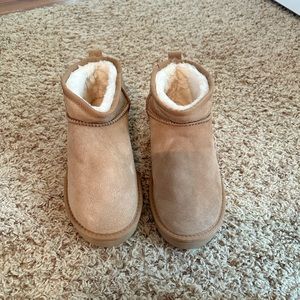 COPY - UGG MINI size 11 womens